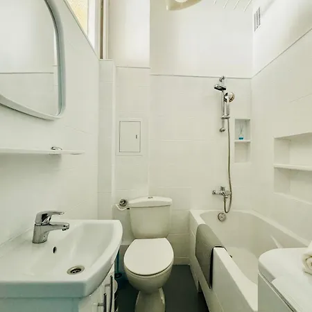 Five Colors Apartment