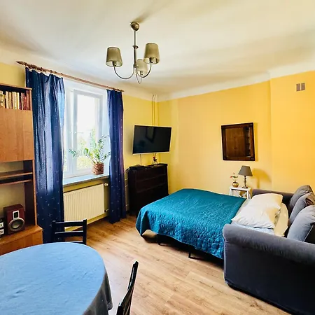 Five Colors Apartment *